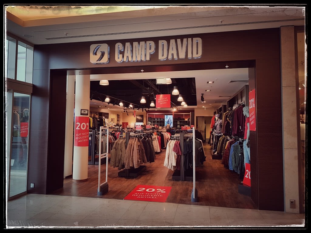 Camp David: Komplexní recenze módní značky